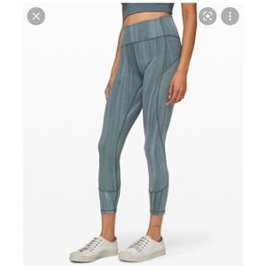 Lululemon in movement legging 25”
